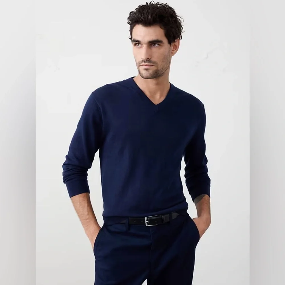 Banana Republic Men's Deep Blue V-Neck Sweater MERINO WOOL Size XL NWT - Picture 1 of 6